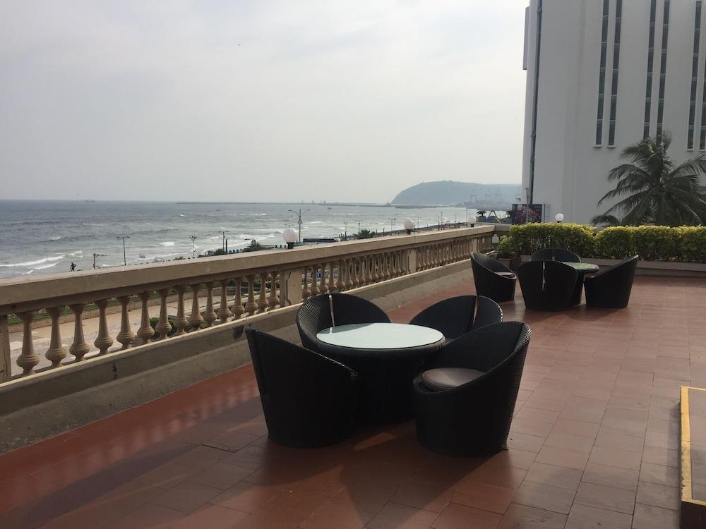 The Gateway Hotel Beach Road Вишакхапатнам Экстерьер фото